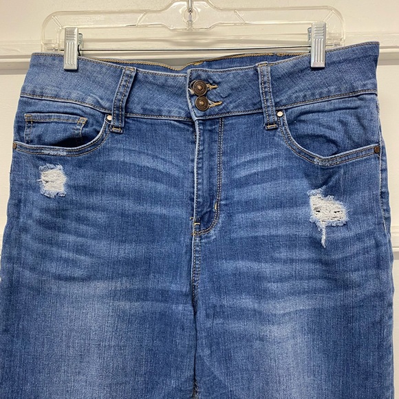 Rewash Women's High Rise fit and Flare Raw Edge Medium Wash Torn Hem Jeans 13/31 - Picture 3 of 10